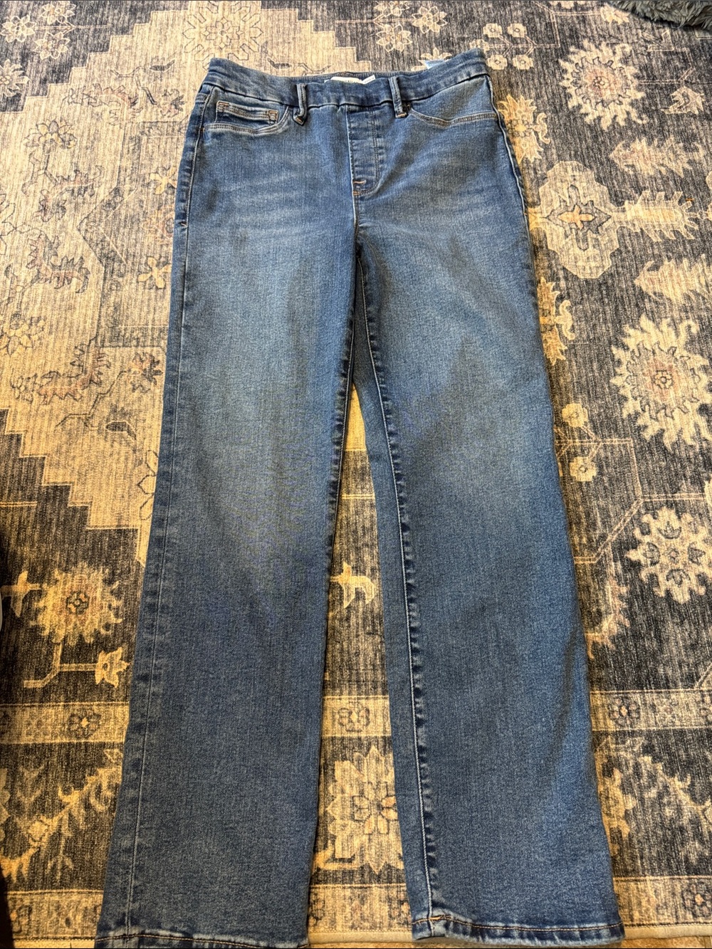Good American Classic Straight-Leg Jeans in Medium Wash Blue